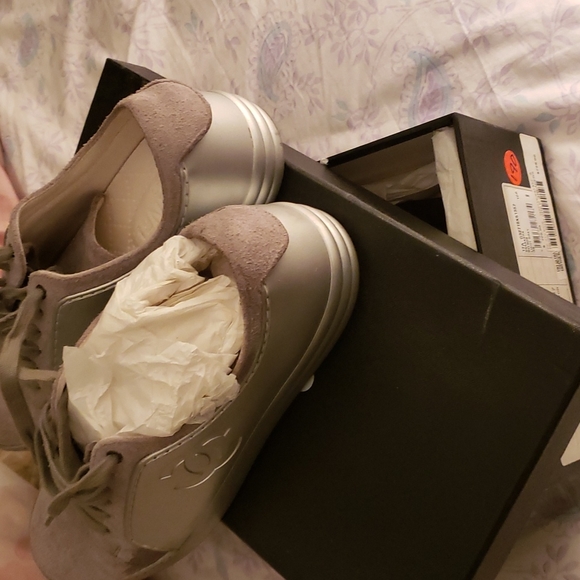 Women Chanel sneaker - Picture 3 of 5